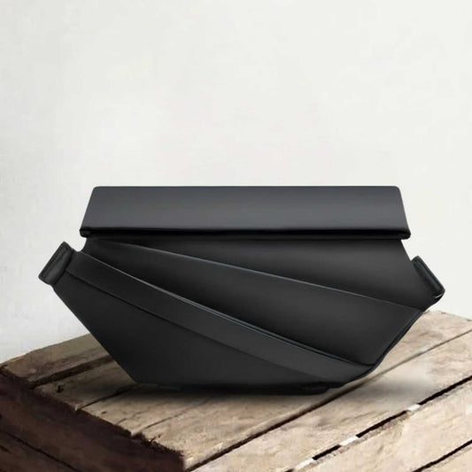 Maya | Klein, licht en altijd bij de hand — Leren Slingtas